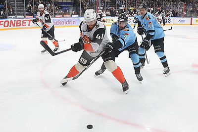 Минское \"Динамо\" крупно обыграло \"Амур\", Мороз оформил дубль