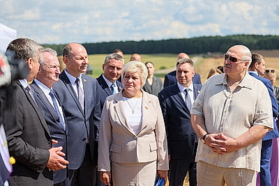 Лукашенко в полях инспектирует ход уборочной кампании