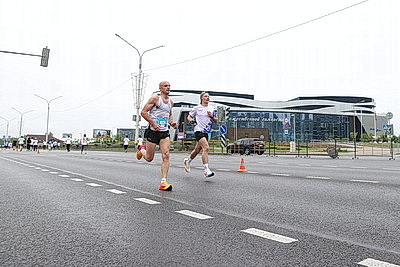 Около 1800 участников из шести стран вышли на старт полумарафона One Run в Минске