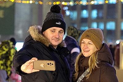 В Минске новогодними огнями засияла главная елка страны