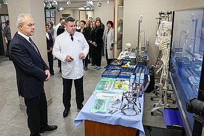 \"Здесь работают настоящие волшебники\". Сергеенко поздравил детей в РНПЦ травматологии и ортопедии