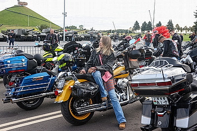 Мотопарад H.O.G. Rally Minsk стартовал от Кургана Славы в праздничный Минск