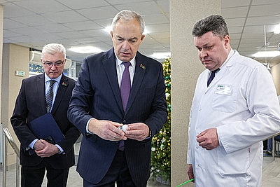 \"Здесь работают настоящие волшебники\". Сергеенко поздравил детей в РНПЦ травматологии и ортопедии