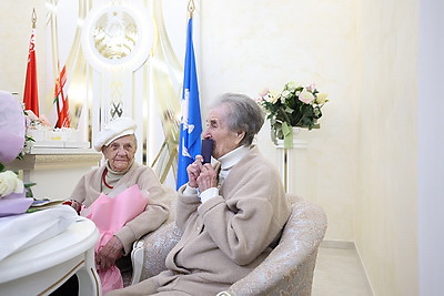 100-летних сестер-близнецов чествовали в Волковыске