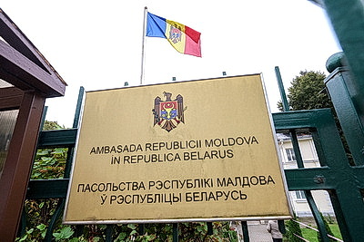 Молдаване прибывают в Минск из России, чтобы проголосовать на парламентских выборах своей страны