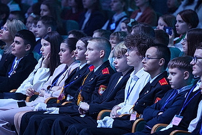 Лукашенко: страна всегда сильна традициями, одна из них в Беларуси - новогодние поздравления детей