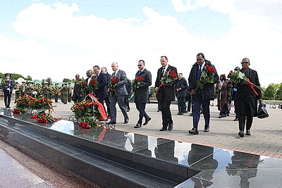 Президент Зимбабве Мнангагва возложил цветы в Брестской крепости