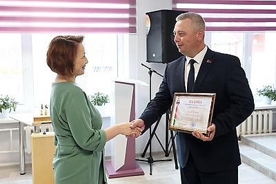 В Шарковщинской СШ с участием Сергеенко наградили лучших учащихся