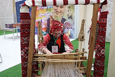 Делегаты ВНС из разных регионов страны посетили выставку \"Моя Беларусь\"