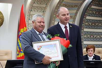 В Минской области наградили 45 представителей различных сфер народного хозяйства