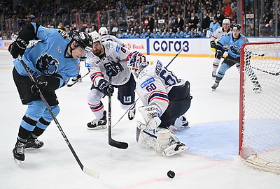 Хоккеисты \"Динамо\" разгромили \"Ладу\" в матче регулярного чемпионата КХЛ