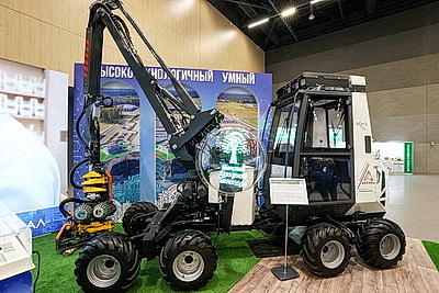 Делегаты ВНС из разных регионов страны посетили выставку \"Моя Беларусь\"