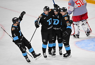 Хоккеисты минского \"Динамо\" отправили шесть безответных шайб в ворота \"Спартака\"