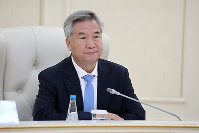 Крутой провел встречу с членом Постоянного комитета Политбюро ЦК КПК