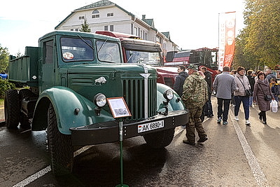 Памятник креветке, выставка караваев и подворий. В Белоозерске проходят \"Дажынкі-2025\"