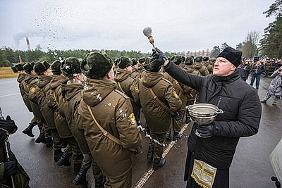 Начало освоения военной науки. Около 2,4 тыс. новобранцев приняли присягу в 72-м учебном центре