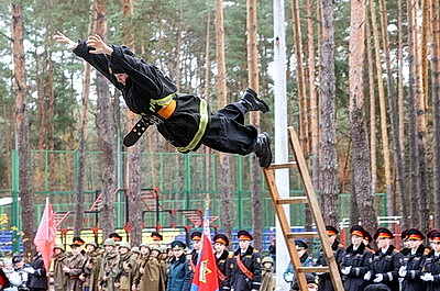 Быть честными и добросовестными. Клятву лицеиста МЧС дали 77 ребят