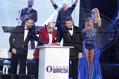 Концерт \"Любимый шансон\" прошел в столичном Дворце спорта