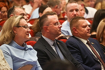 Спектаклем \"Горький хлеб\" Национального драмтеатра им. Горького открылся фестиваль \"Белая Вежа-2025\"