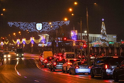 Новогодняя иллюминация превратила столицу в зимнюю сказку