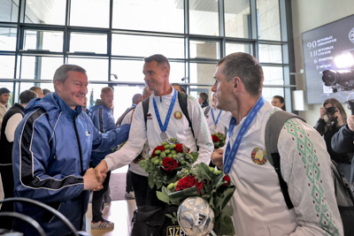 Сборная Беларуси по пляжному футболу вернулась домой с серебром чемпионата мира