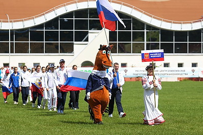 Один из главных стартов сезона: Кубок СНГ по конному троеборью начался в Ратомке