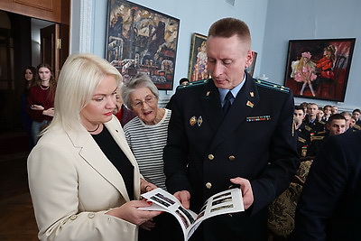 \"Мы не имеем права забывать\". В Могилеве открылась выставка \"Блокада. Карточки. Беларусь помнит\"