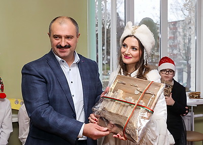 Подарки от большой олимпийской семьи вручили особенным детям из Светлогорска