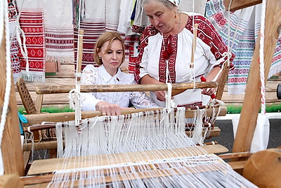 День белорусской письменности. В Лиде прошло открытие новой скульптуры, памятное гашение марки, презентации