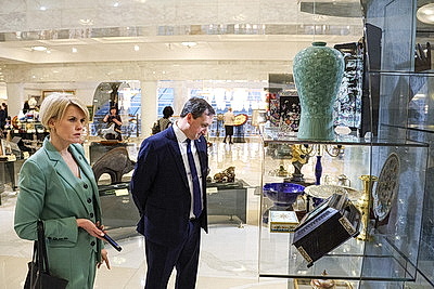 \"Красота и строгость, тепло и уют\". Масштаб и интерьеры Дворца Независимости впечатлили новых гостей