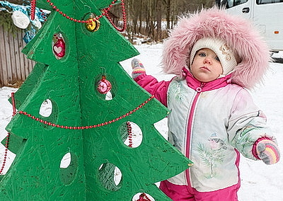 Квесты, игры, подарки. Как дети проводят праздники в резиденции Снегурочки в Городке