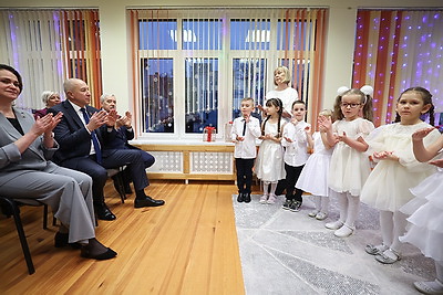 \"Такие встречи дарят радость и детям, и взрослым\". Караев поздравил воспитанников детсада в Гродно