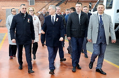 Глава Смоленской области посетил машиностроительный завод в Витебске