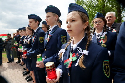 Памятный знак жертвам геноцида белорусского народа \"Древо жизни\" открыли в Витебске