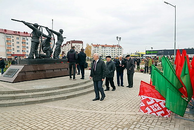 Обновленный сквер Энергетиков открыли в Хойниках