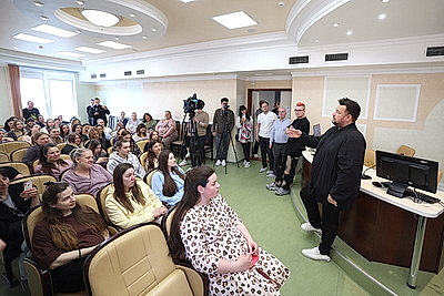Популярные исполнители приняли участие в благотворительной акции \"Дари добро\" к Международному дню защиты детей