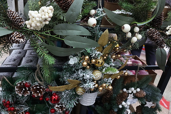 Праздничный декор и новогодние товары - магазины Могилева готовятся в Новому году