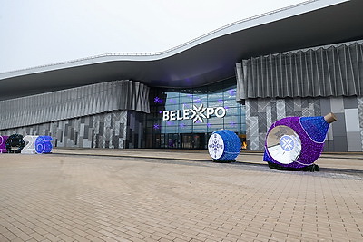 Делегаты ВНС из разных регионов страны посетили выставку \"Моя Беларусь\"