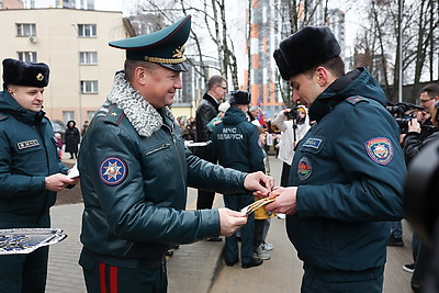 Спасатели и ветераны МЧС получили ключи от новых квартир в Минске
