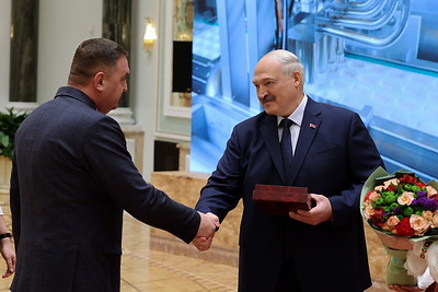 Лукашенко вручил первые Государственные знаки качества в истории суверенной Беларуси