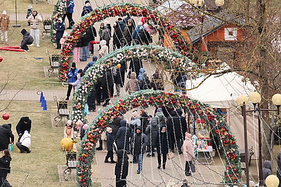 Сотни семей собрались на \"Новогодней круговерти\" в Могилеве