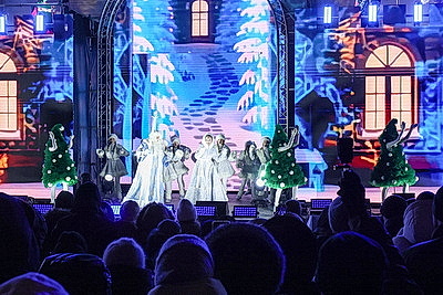 Новогодняя атмосфера и сказочные герои в ярких спектаклях: праздничные локации Минска