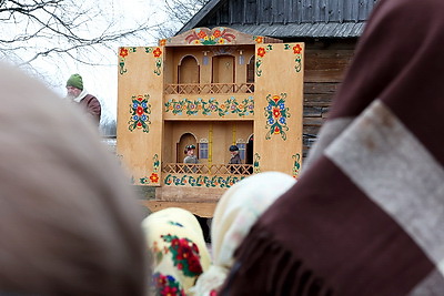 Сжигали Марену, танцевали \"Лявониху\", залезали на столб. Как под Минском завершили Масленичную неделю