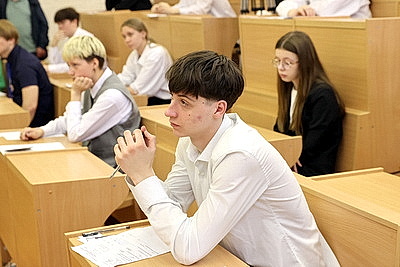 Централизованные испытания начались одновременно по всей стране