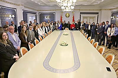 Работники холдинга \"БЕЛСТРОЙЦЕНТР\" посетили с экскурсией Дворец Независимости