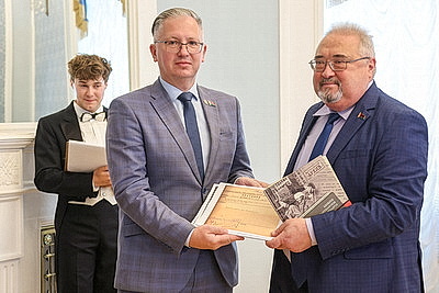 Купаловский театр представил совместную выставку с Национальным архивом Беларуси