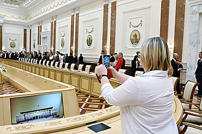 Работники холдинга \"БЕЛСТРОЙЦЕНТР\" посетили с экскурсией Дворец Независимости