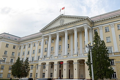 Крутой призвал вывести сотрудничество со Смоленской областью на самый высокий уровень