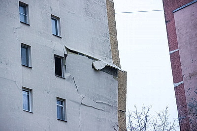 Спасатели работают на месте взрыва газа в Гомеле