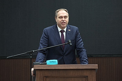 Нового председателя Президиума НАН представили коллективу Академии наук